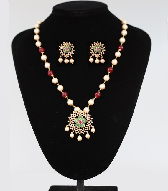 Traditional Party wear Fashion Pearl Emerald Ruby Beaded Necklace with CZ Pendant Earrings Set Simple ruby emerald beads necklace designs