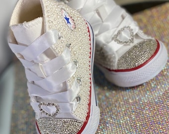 Converse sneakers verfraaid met babyparels
