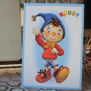 Carte postale des années 1990 avec Noddy, souvenirs de séries animées/d'action en direct de télévision canadienne pour enfants vintage, non affiché 6 x 4 1/4 po