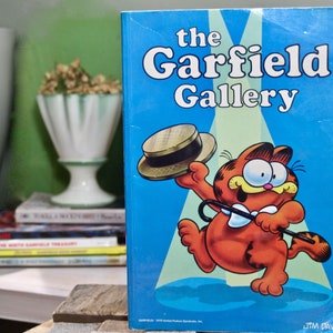 1983 The Garfield Gallery by Jim Davis, A Collection of 1970s Garfield Posters in Full Color, Perfect for Framing, + 1980s Comic Strips