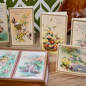 Assortiment de cartes de vœux toutes occasions en satin doré des années 1950 de la collection Coronation, motifs nature sur papier cartonné nacré et accent doré