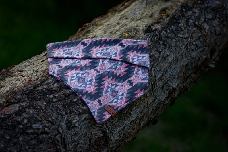 100/% Cotton Flannel Pink Aztec Dog Bandana Tie OnSnap On