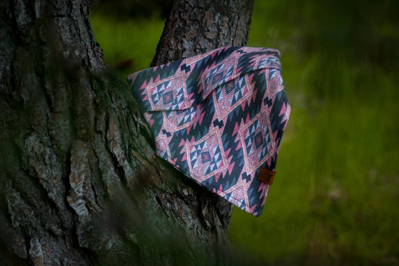 100/% Cotton Flannel Pink Aztec Dog Bandana Tie OnSnap On