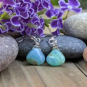 Pendientes en forma de lágrima de ópalo azul peruano y plata de ley