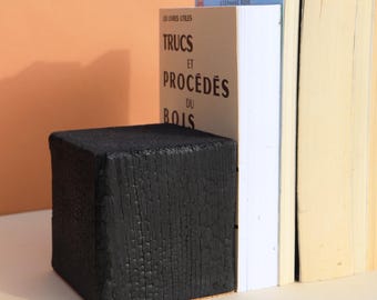 2 blackened oak cube bookends | Non-slip oak cube bookends | Decorative bookends | Burnt wood book holder