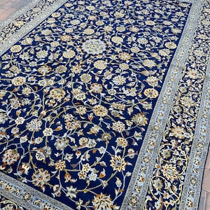 Stunning Mint Condition Vintage Blue & White Oriental Rug, Traditional Allover Floral Design, Natural Dyes, Fine Quality, 8'11"x13'2"