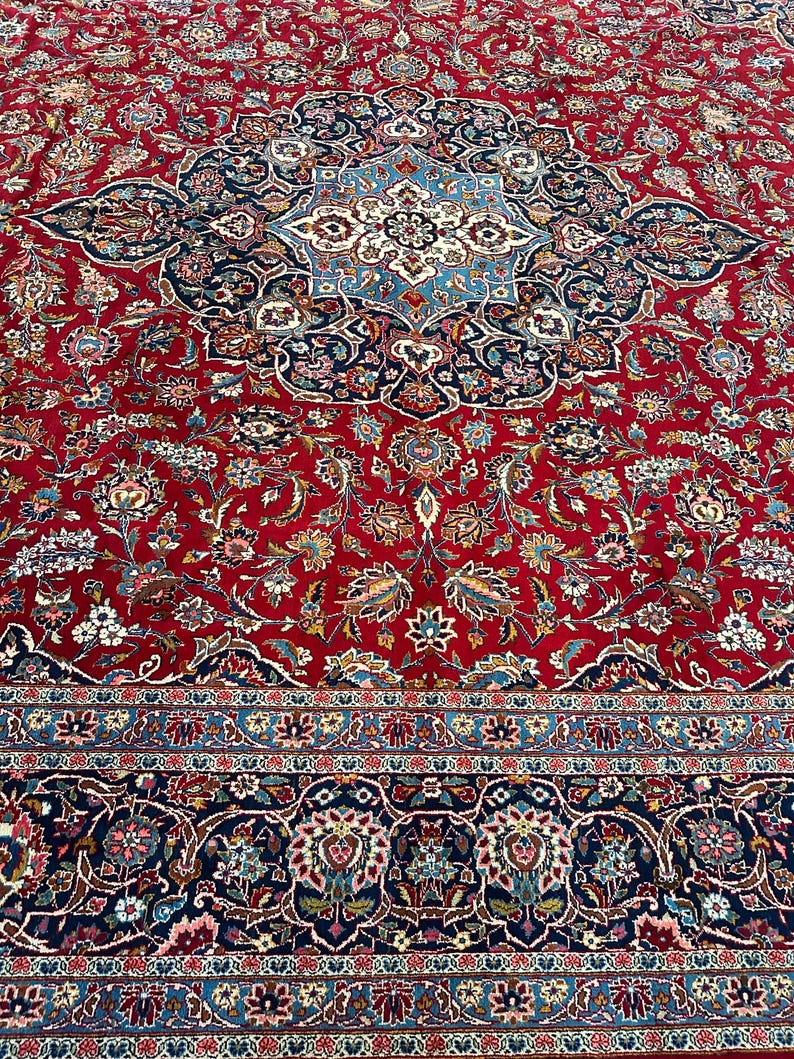 Handmade Vintage Red Oriental Rug: Floral Medallion Design (11'4