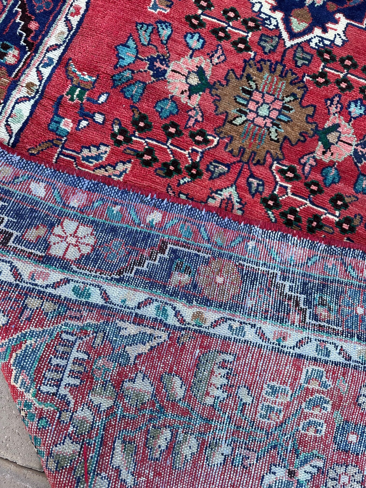 ハンドメイドのヴィンテージオリエンタルランナー：花柄メダリオン