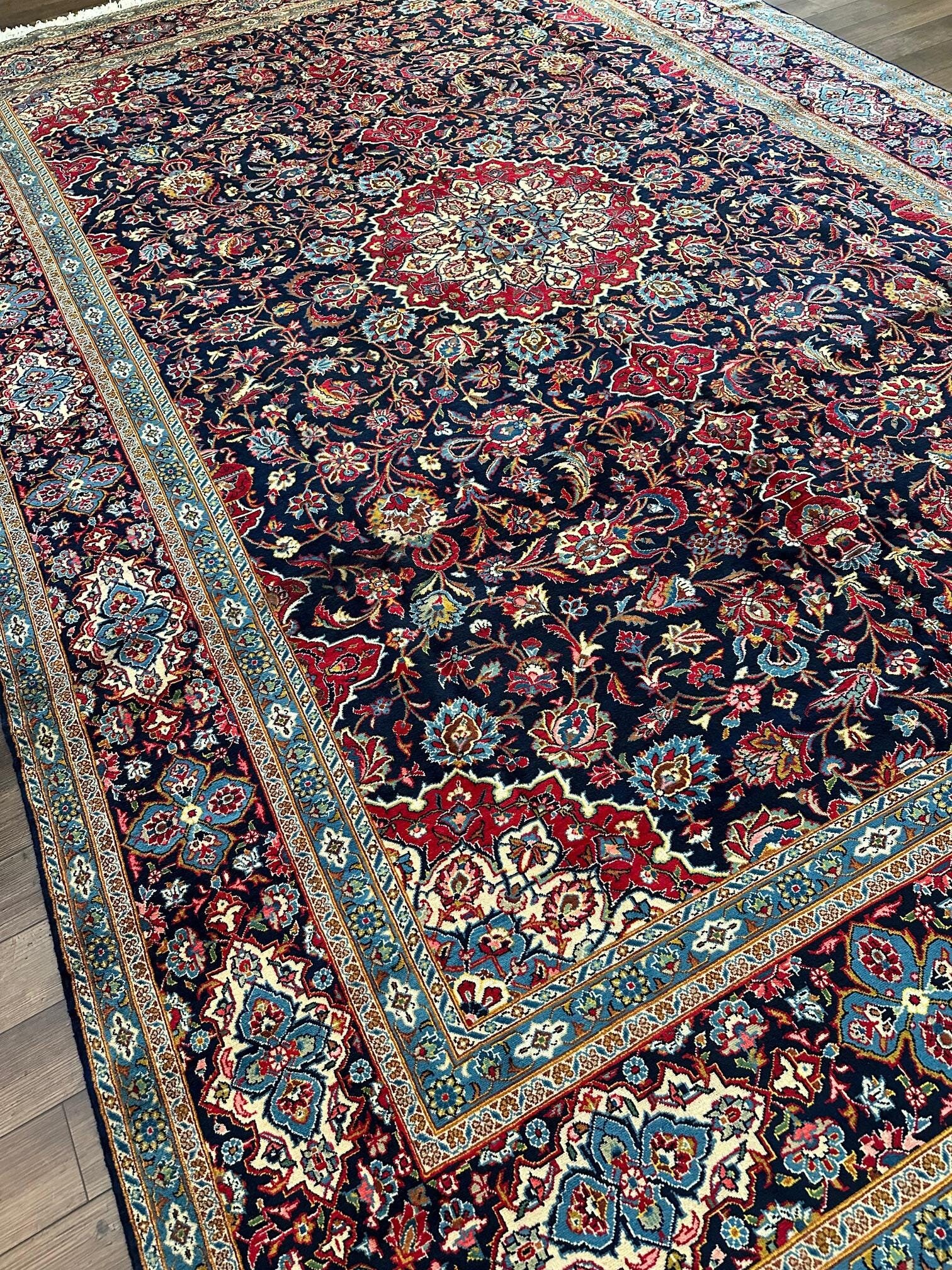 Handmade Oriental Wool Rug: Floral Medallion Design, 9'4"x13'8"