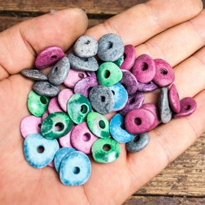 Grandi perle di sfere blu cobalto per creazione di gioielli, risultati di perle ceramiche a foro largo