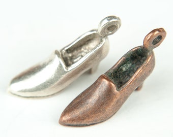 Silber oder Kupfer Schuhe Charms, hergestellt in Griechenland, Kupfer oder versilberte Schuhe Anhänger für Sie Schmuckprojekt