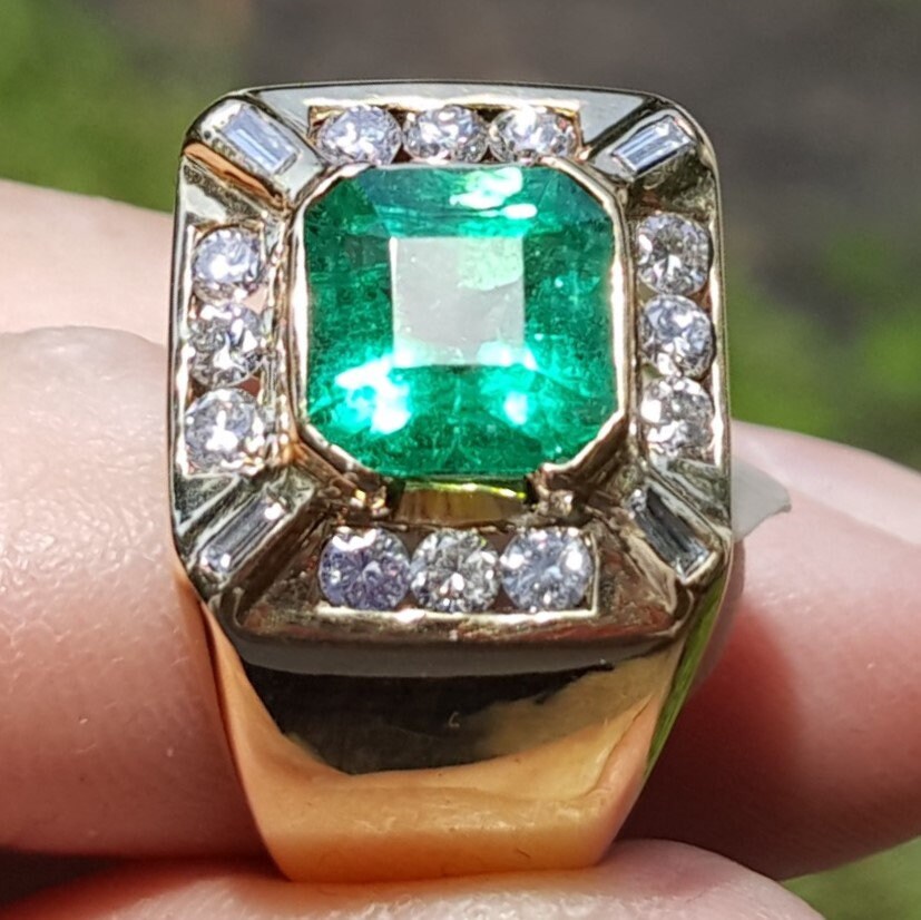 Kelly Green Emerald Ring With 16 Super Clean Diamonds. Signature