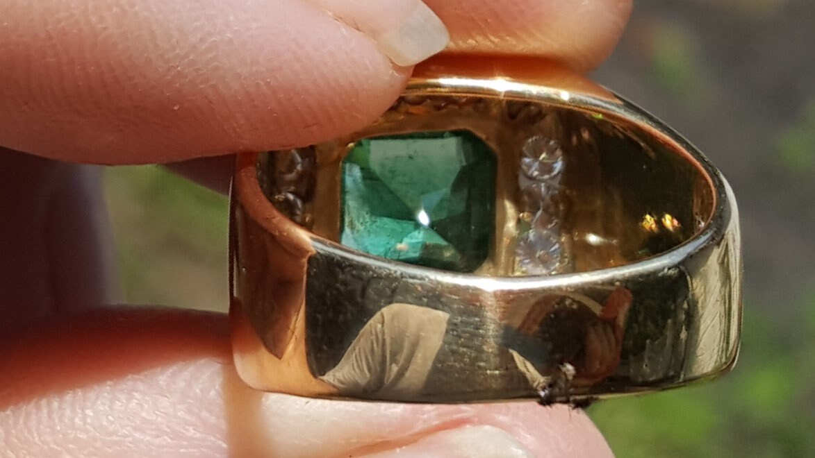 Kelly Green Emerald Ring With 16 Super Clean Diamonds. Signature