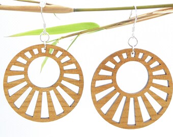 Boucles d'oreilles rondes en bois massif.