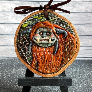 Labyrinth Ludo Christmas Tree Decoration: Hand-Sculpted Craft Resin
