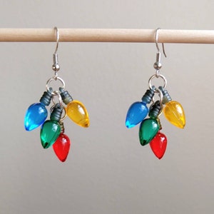 Boucles d'oreilles lumières de sapin de Noël, boucles d'oreilles de Noël, boucles d'oreilles de vacances, bijoux d'hiver, boucles d'oreilles lumière de Noël, bas de Noël