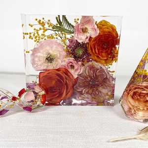 Wedding / Memorial Flowers Preserved in Resin Orb - 6cm – GCC ARTWORKS
