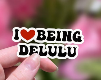 Naklejka winylowa „Kocham być Delulu”, zabawny mem