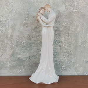 Porcelain Bride And Groom Figure, White Porcelain Wedding Figurine, Vintage Wedding Figure Bride and Groom, Cake Topper, Wedding Gift, Gifts