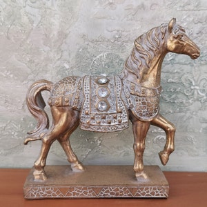 Golden Horse Figurine: Vintage Resin Statue, Symbol of Freedom