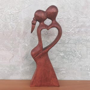 Heart Carved Wood Couple Figurine: Romantic Kissing Sculpture