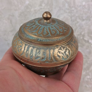 Ring Box, Vintage bronze box for pills / snuff, Very old bronze box for trinkets, Unique small box of snuff, Enfie box, Vintage Pill box