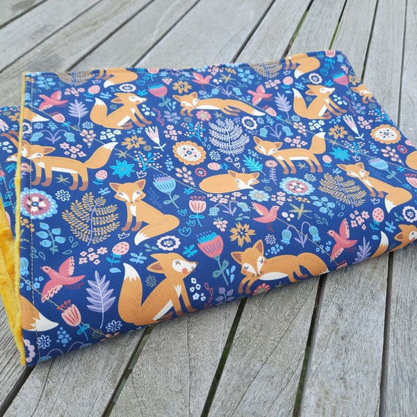 Softshell dog blanket, 70 x 50 cm, dog blanket for on the go, travel blanket, puppy blanket, dog blanket for incontinence, reversible dog blanket, washable