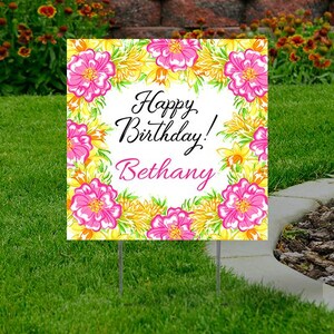 Letrero de jardín de feliz cumpleaños con seguidores rosados y amarillos, personalizable con nombre, viene con estaca en H de 20 x 20, impreso en coroplast.
