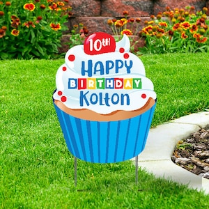 Letrero de jardín de coroplast de 24 x 24 pulgadas con diseño de cupcake de feliz cumpleaños y estaca en forma de H para niño y niña.
