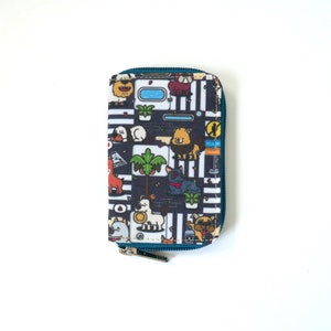 Island Dogs | Small Wallet with all around zipper and 5 pockets