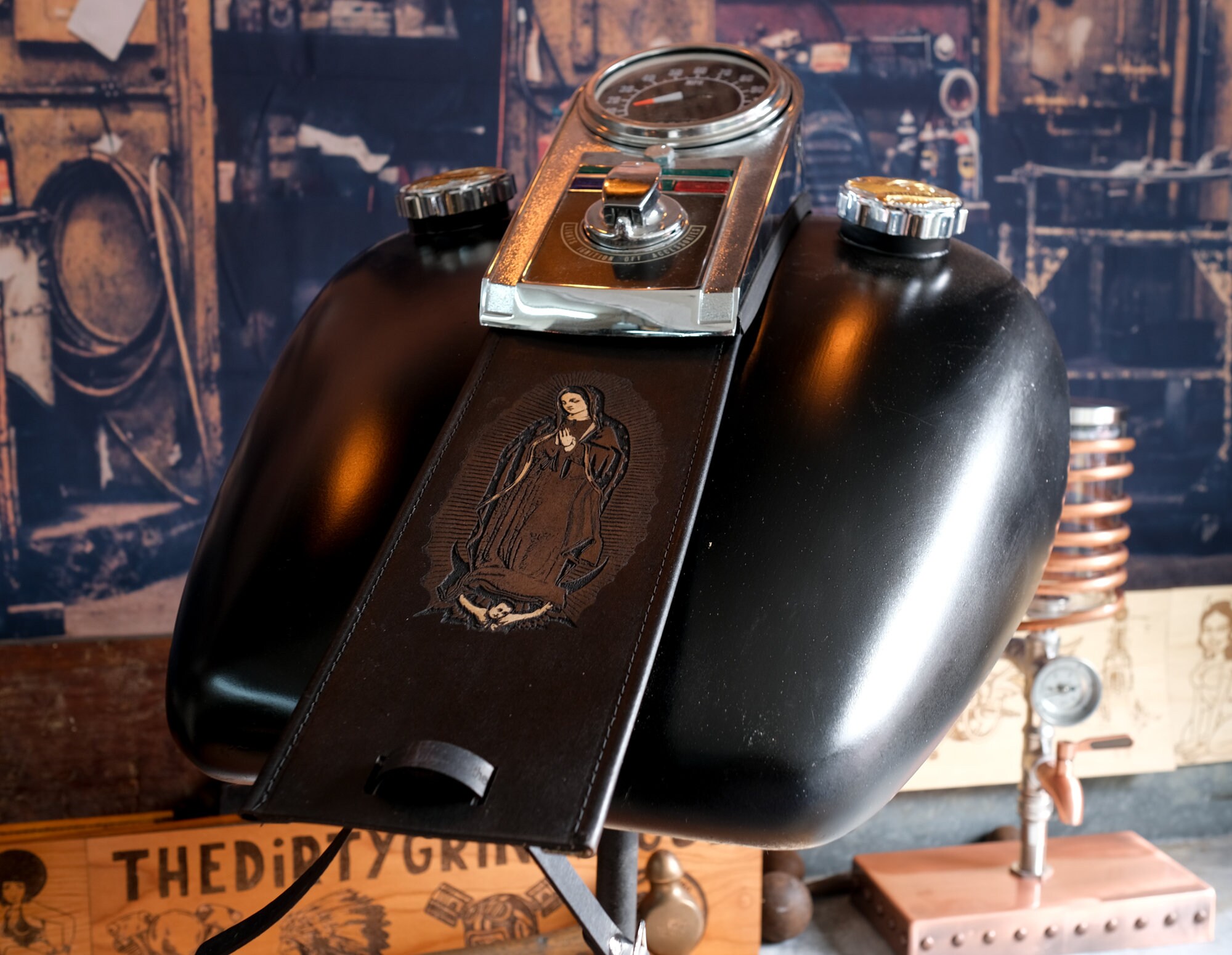 Vintage Flying Eyeball Pinstripe Gas Tank Panel Bib For Harley Davidson - Black Leather