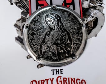 Housse pour Derby Holy Mother Mary gravée Skull Scrollwork Harley Twin Cam 1999-2017