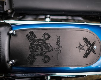 Kotflügel hinten Harley Davidson Softail Black Leather #13 Skull Crossed Pistons