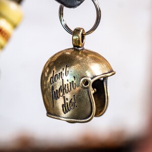 No te mueras, joder, calavera de latón, motocicleta, guardián, Gremlin, campana, chopper, Harley y otros - El gringo sucio imagen 3