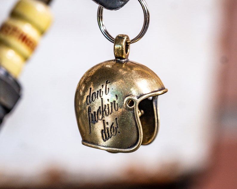 No te mueras, joder, calavera de latón, motocicleta, guardián, Gremlin, campana, chopper, Harley y otros - El gringo sucio imagen 3