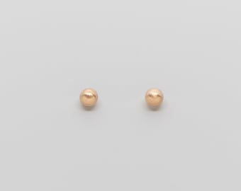 Stud earrings with ball in satin/brushed look, recycled sterling silver 24K gold plated