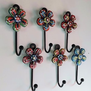 Hand Painted Daisy Wall Hook, Fairtrade Decor, Decorative Hooks, Coat Hook, Kitchen Hooks, Bathroom Hook, Hallway Hook, Wall Hook for Plants