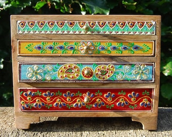 Cómoda pequeña de madera pintada a mano con cuatro cajones, cómoda pequeña, cómoda de madera de mango, cómoda india, almacenaje bohemio, comercio justo