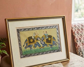 Pintura india antigua sobre seda - Miniatura de elefante rajasthani enmarcada, decoración artística tradicional estilo mogol con marco dorado