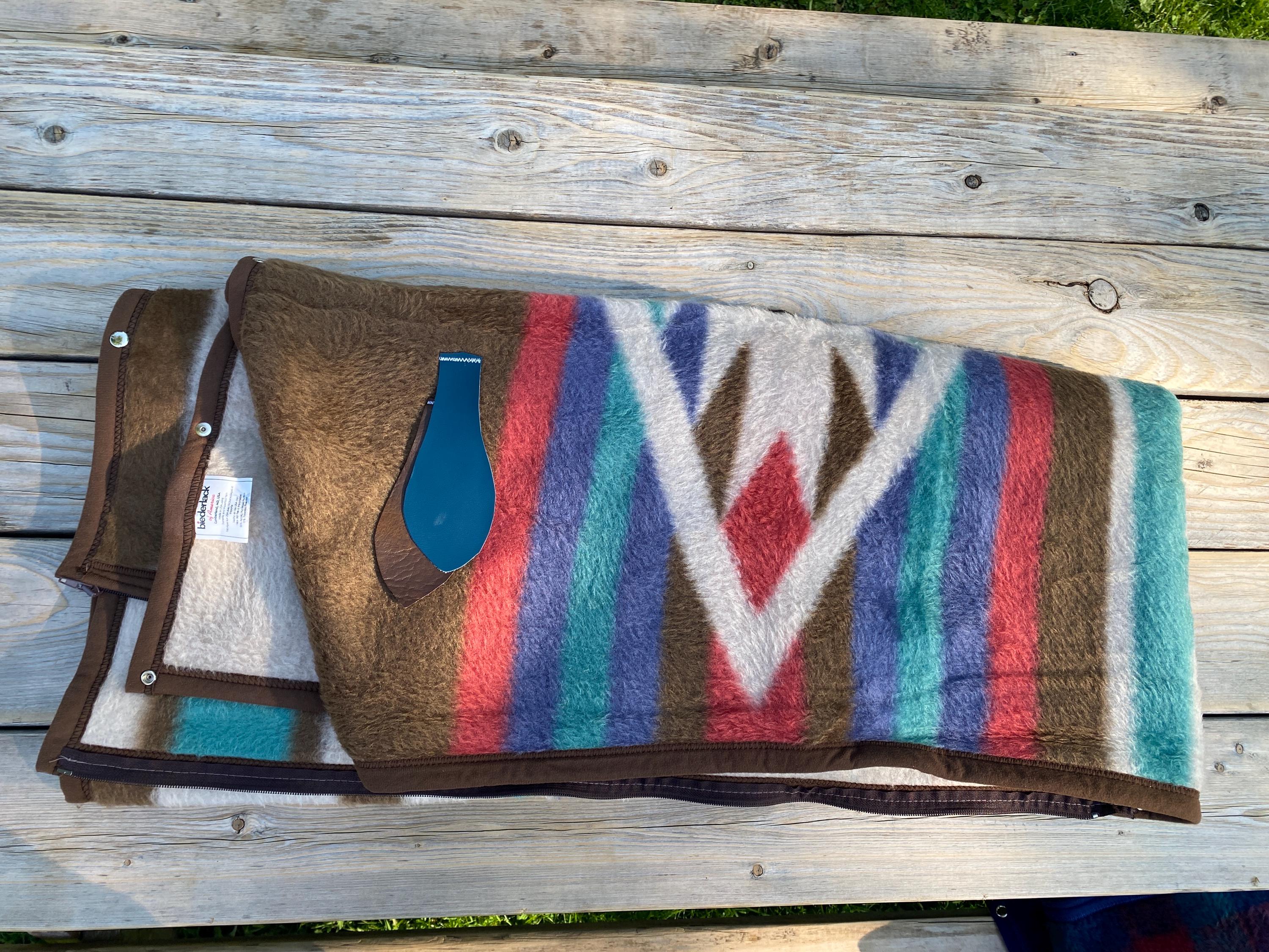 Vintage Biederlack Cuddle Wrap Throw Stadium Blanket Plaid Snap Zipper USA  with vintage patches