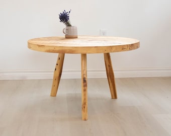 Mesa trípode rústica grande de madera reciclada. Mesa de centro de granja con tapa circular de 30" de diámetro hecha de madera recuperada