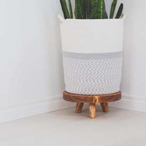 Trípode de madera para plantas hecho a mano: taburete bajo con platillo