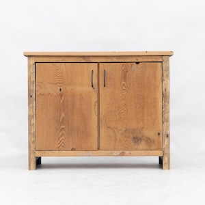Consola estrecha de madera de granero. Vinoteca mediana de madera recuperada.
