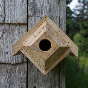 Titmouse Diamond House. Nuthatch, Chickadee and Wren nesting box made from 100 percent reclaimed wood. Easy mount titmouse nest box.