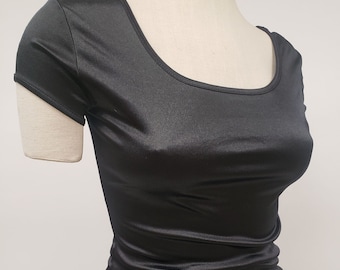 90s Y2K shiny black t- shirt S - 90s vintage fitted t-shirt - pullover top -  Small - micro t-shirt - grunge - goth - glam - alternative