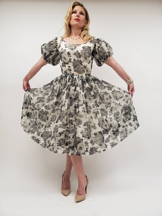 Beautiful 50's vintage dress in a lovely grey flo… - image 7