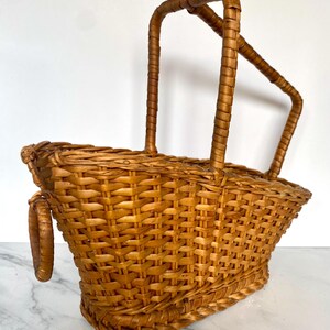 Vintage Wicker Wine Basket | French Picnic Carrier, Rustic Farmhouse or Cottagecore Decor Bild 8