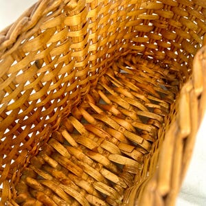 Vintage Wicker Wine Basket | French Picnic Carrier, Rustic Farmhouse or Cottagecore Decor Bild 5