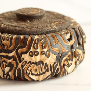 Vintage New Zealand Ponga Tree Fern Wood Trinket Box with Lid, Hand Carved Mamaku Fern Wood Lidded Stash Bowl, 11cm Folk Art