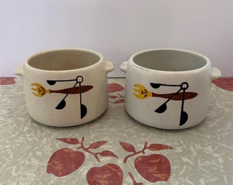 Zestaw 2 ceramicznych garnków do fasoli Vintage MCM West Bend z przyborami do sadzenia roślin